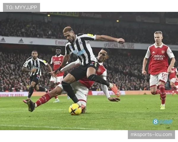 AC米兰中场与边路脱节，控场能力下滑影响攻防衔接