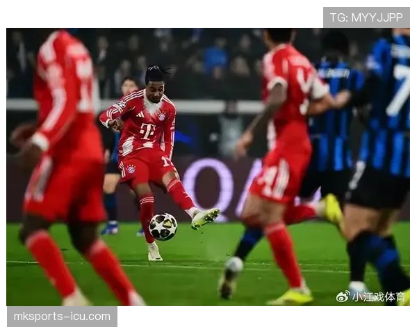 四冠王惨遭无冠赛季，拜仁豪门定位因何动摇？核心球员老化与战术混乱下，慕尼黑队内矛盾已升级至危机