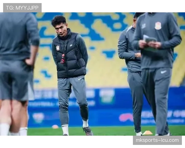 接管中场直塞撕防线，郑智转型压制年轻人